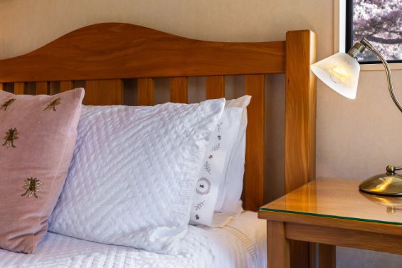 Duchess's Suite - queen-size bed