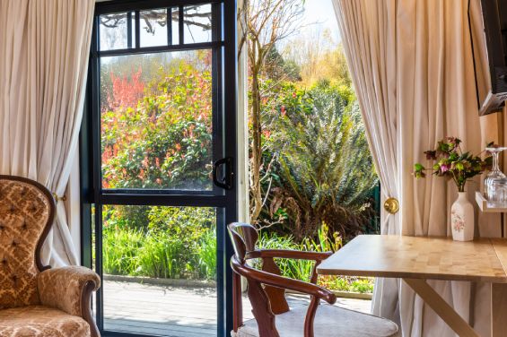 Duchess's Suite - ranch-slider door