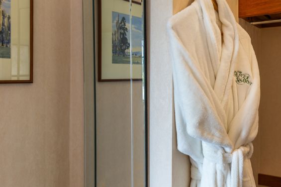 Duchess's Suite - bathrobe